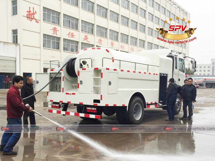 6,000 Litres High Pressure Sewer Jetting Truck JAC-Working